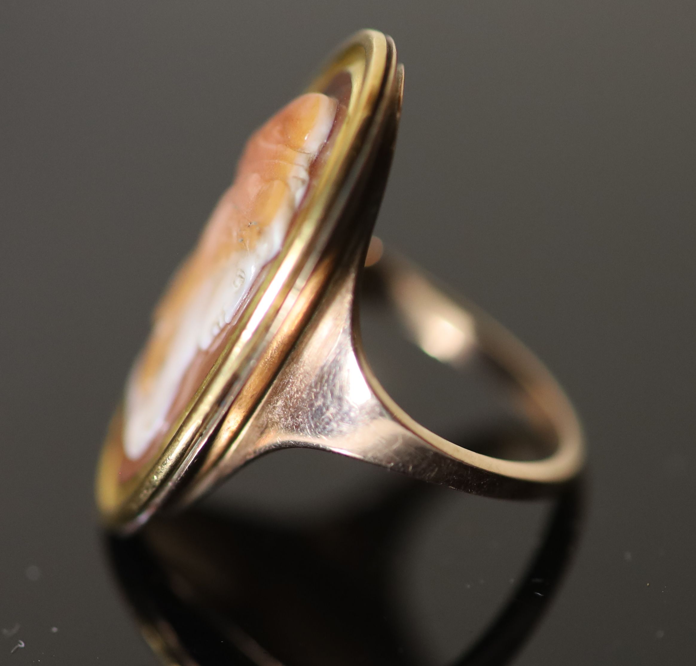 A 19th century gold and oval cameo sardonyx set ring,